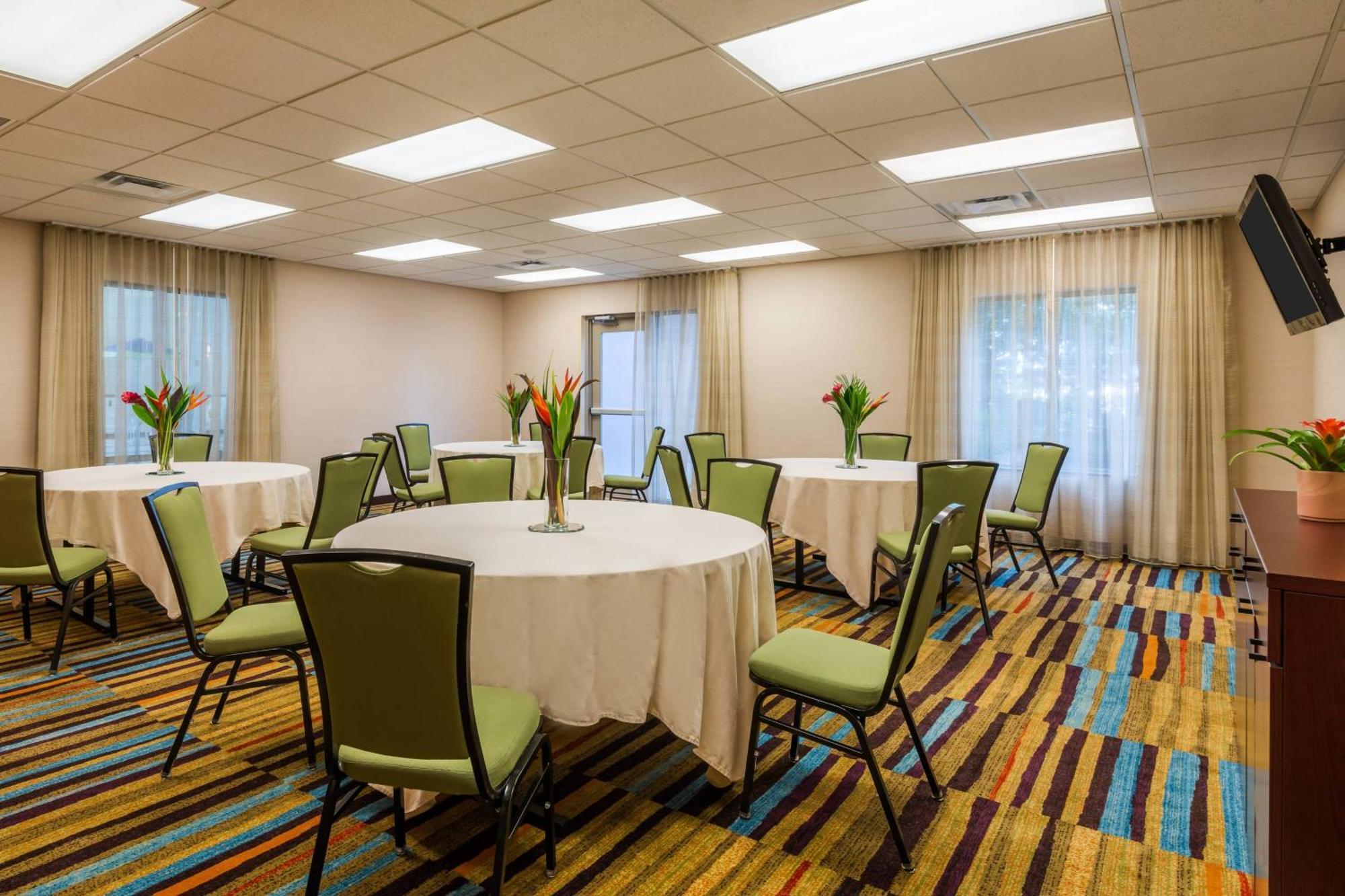 Fairfield Inn & Suites - Buffalo Airport Чиктовага Экстерьер фото